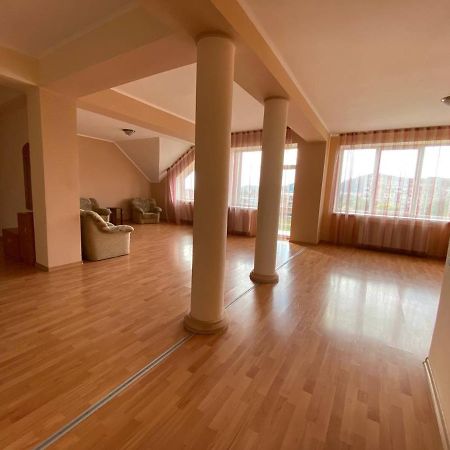 מוקצ'בה Apartments On Parkaniya 2A מראה חיצוני תמונה