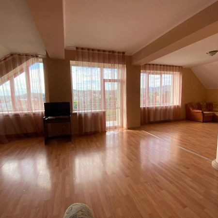 מוקצ'בה Apartments On Parkaniya 2A מראה חיצוני תמונה