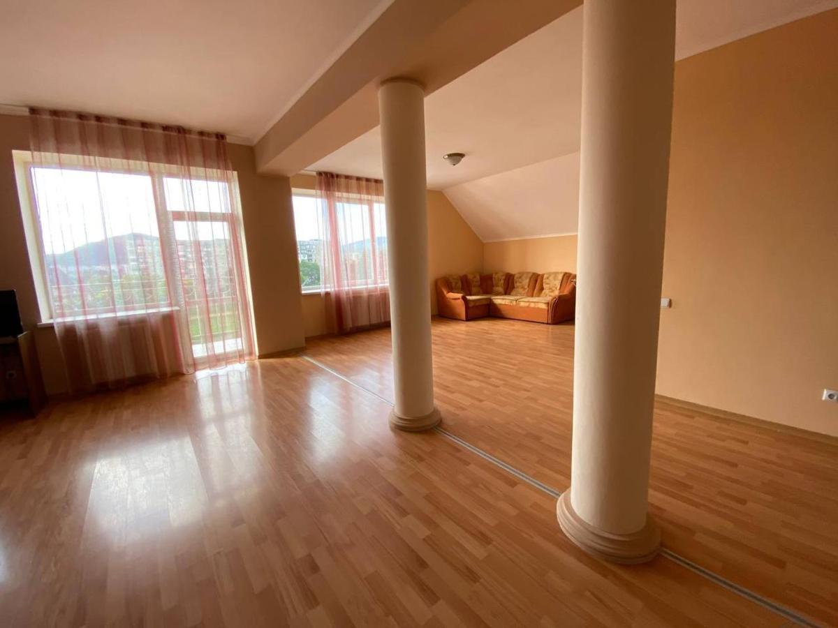 מוקצ'בה Apartments On Parkaniya 2A מראה חיצוני תמונה